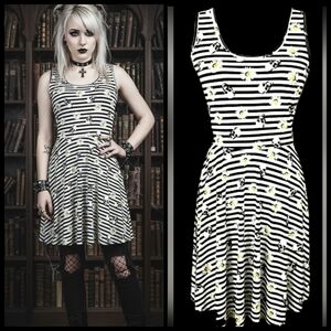 Hot Topic Blk White Beetlejuice Stripe Skull Daisy Grahics Keyhole Back Dress XL